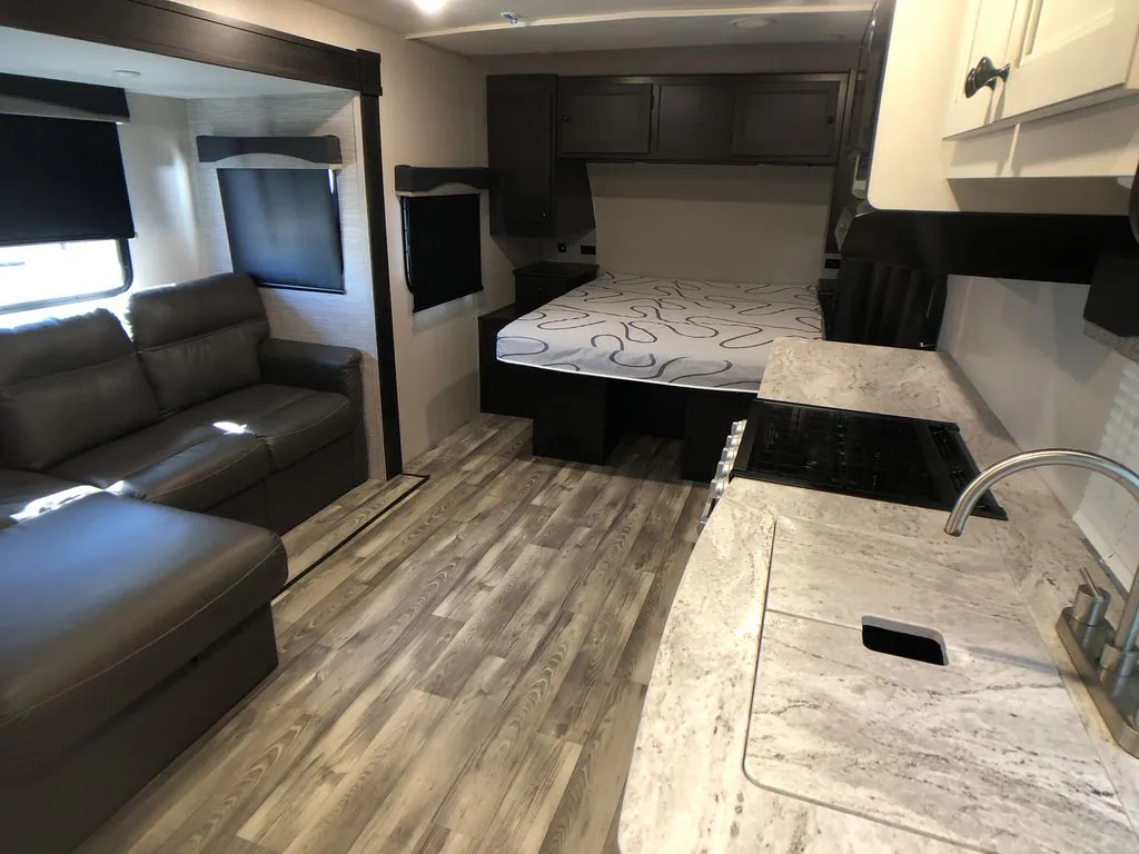 2022 Highland Ridge Silverstar S-Lite 212FB - Photo 2
