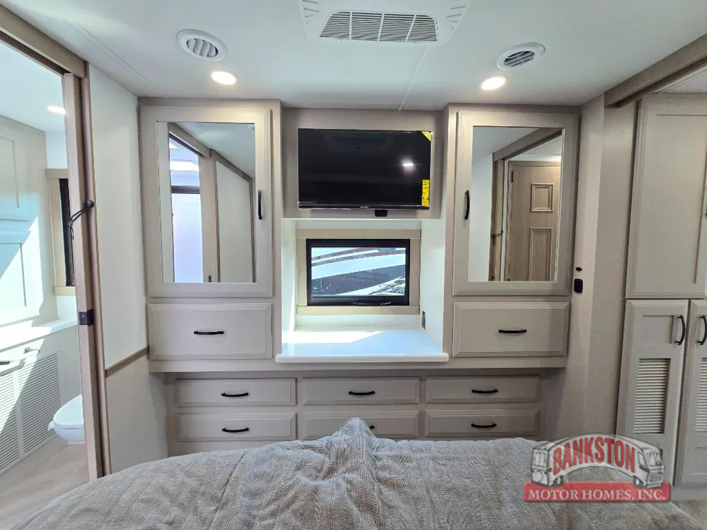 2027 Entegra Coach Emblem 36U, Photos photo 38