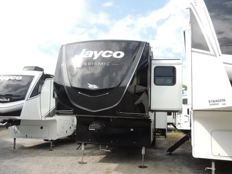 2026 Jayco Seismic 395 - Photo 4
