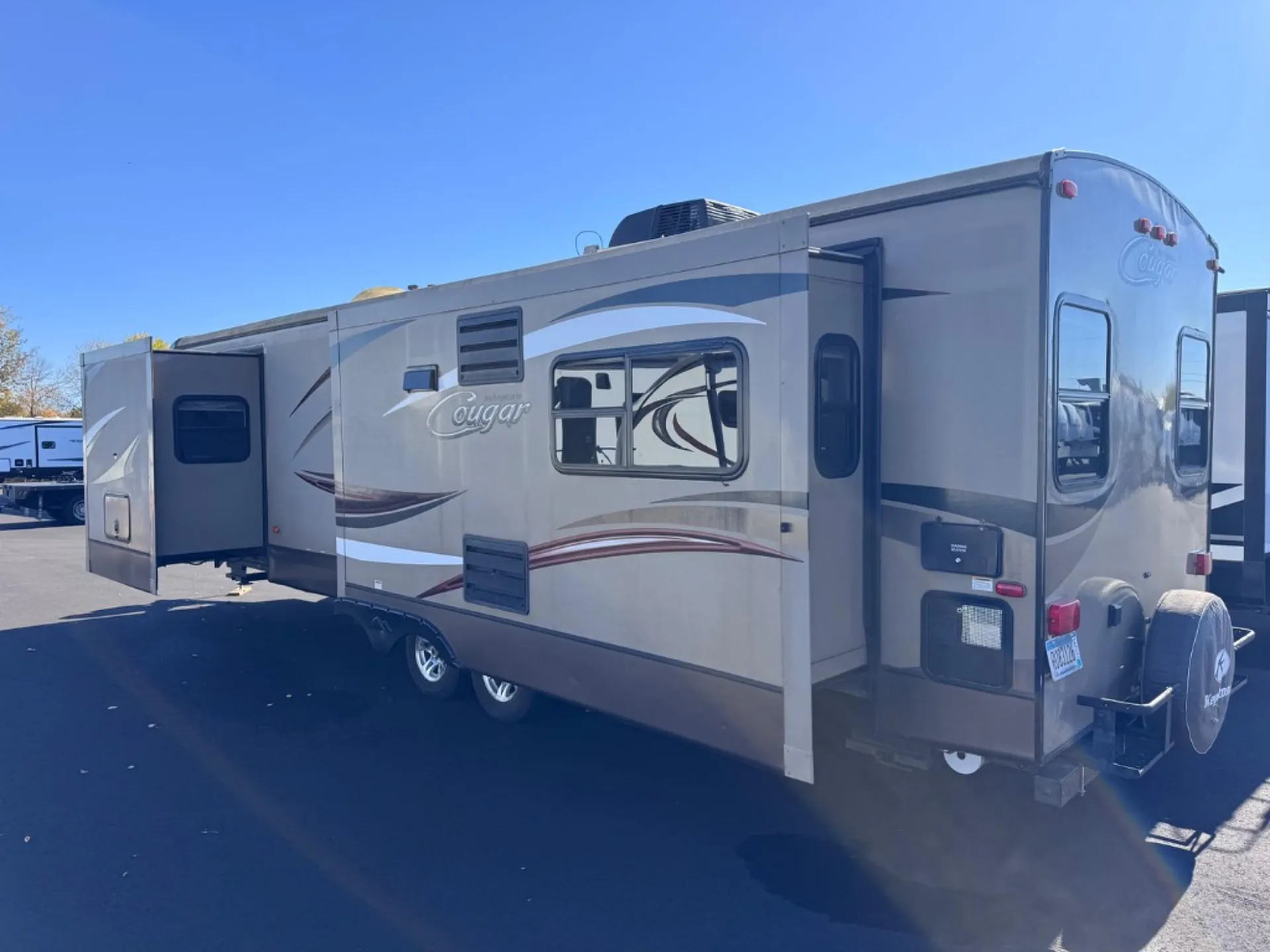 2015 Keystone Cougar XLite 33RES - Photo 4