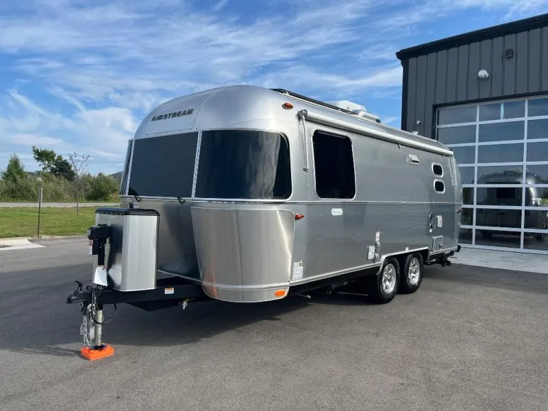 2026 Airstream Flying Cloud 23FB - Photo 4