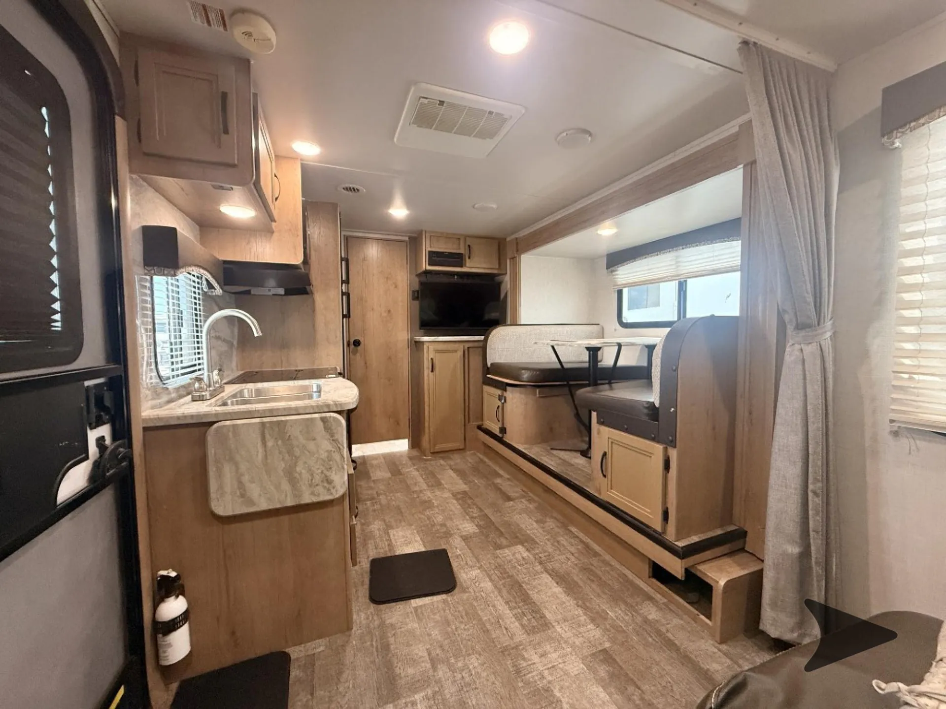 2021 Winnebago Micro Minnie 2108DS - Photo 3