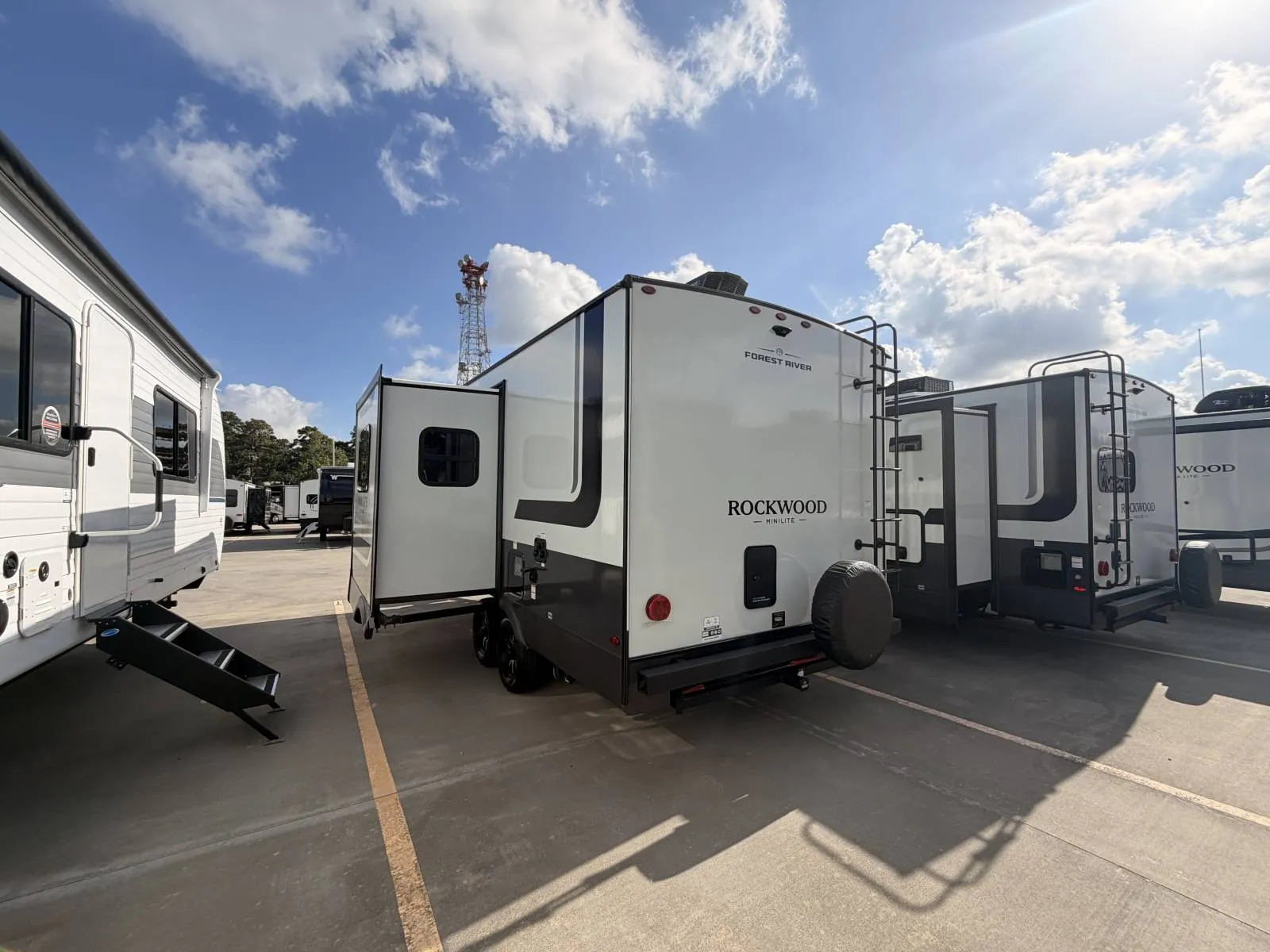 2027 Forest River Rockwood Mini Lite 2205S - Photo 3