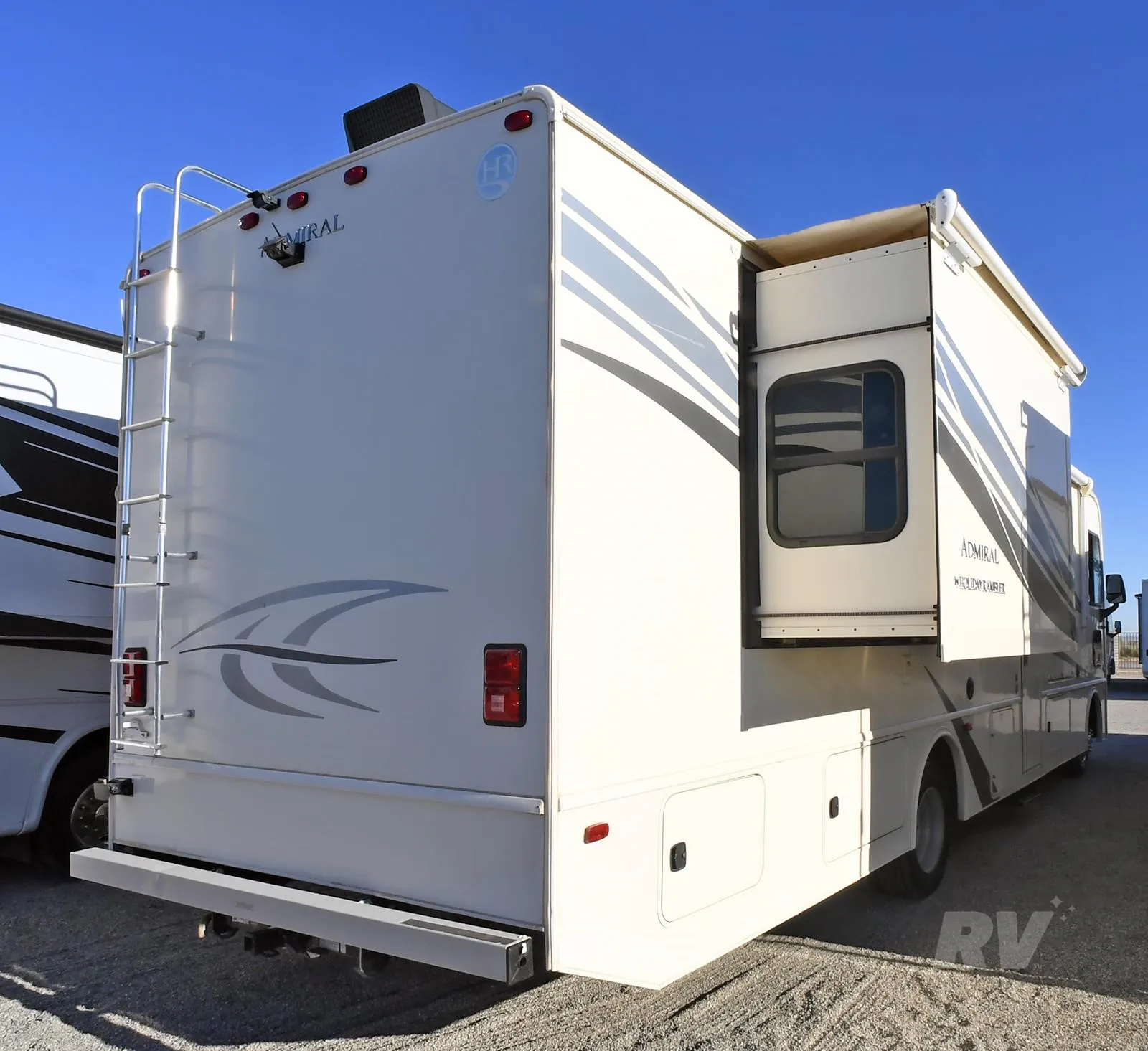 2019 Holiday Rambler Admiral 32S dealer photo 9 from RV World Yuma