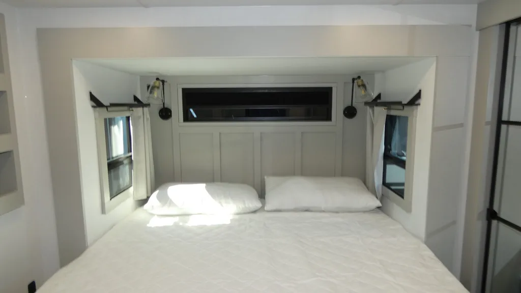 2026 Brinkley Model G 4150, Photos photo 9