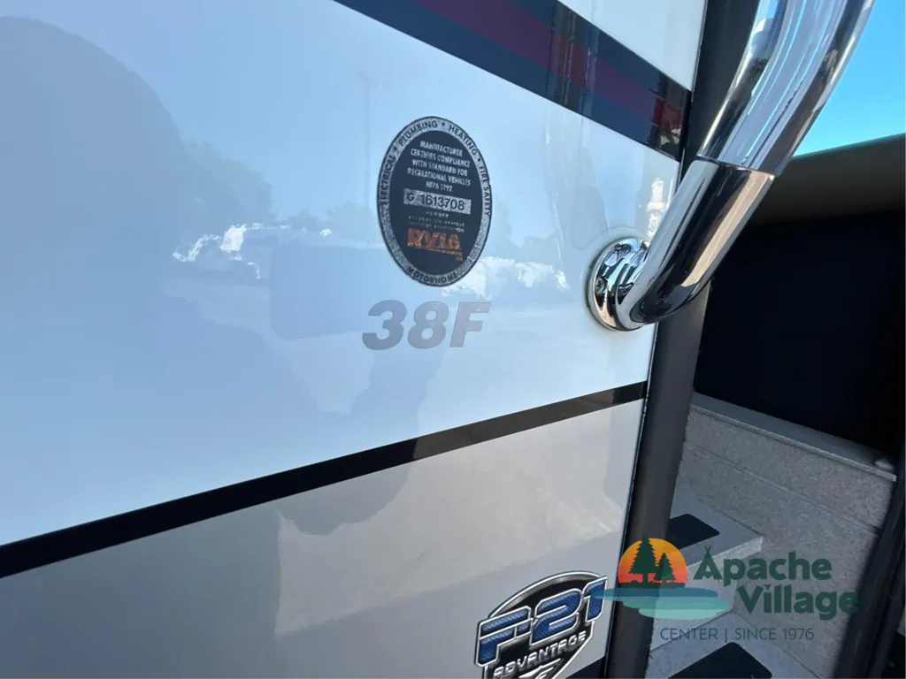 2017 Fleetwood Pace Arrow LXE 38F, Photos photo 9