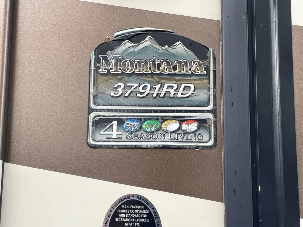 2015 Keystone Montana 3100RL, Photos photo 17