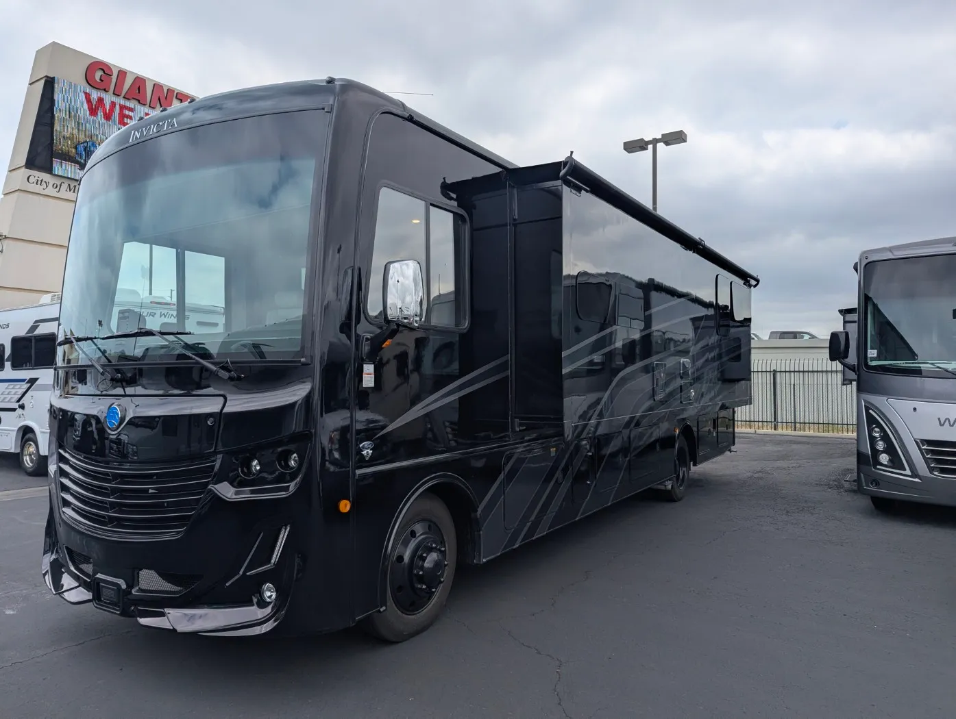 2026 Holiday Rambler Invicta 32RW - Photo 4