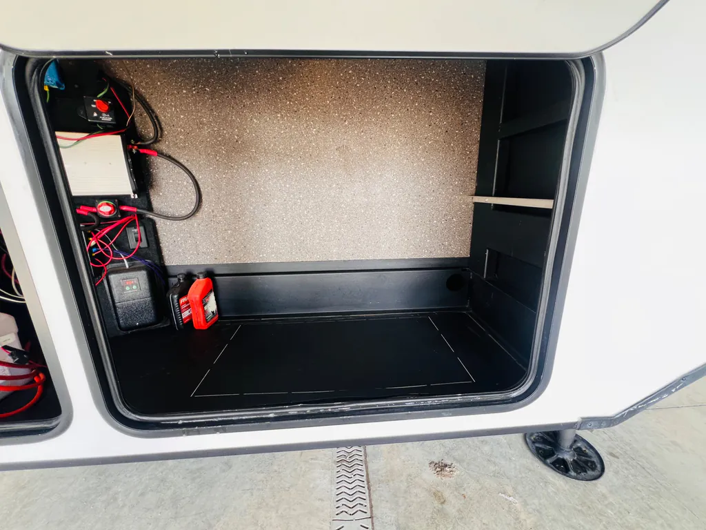 2023 Keystone Avalanche 390DS, Photos photo 13