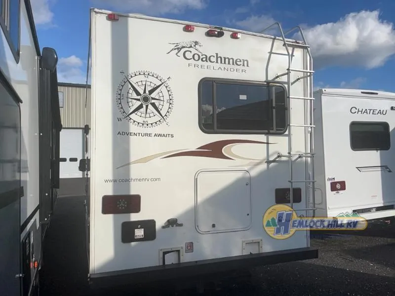 2009 Coachmen Freelander 2100CB - Photo 4