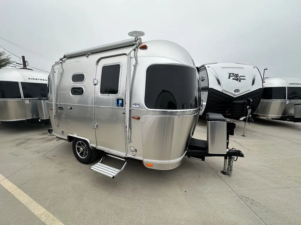 2026 Airstream Caravel 16RB - Photo 2