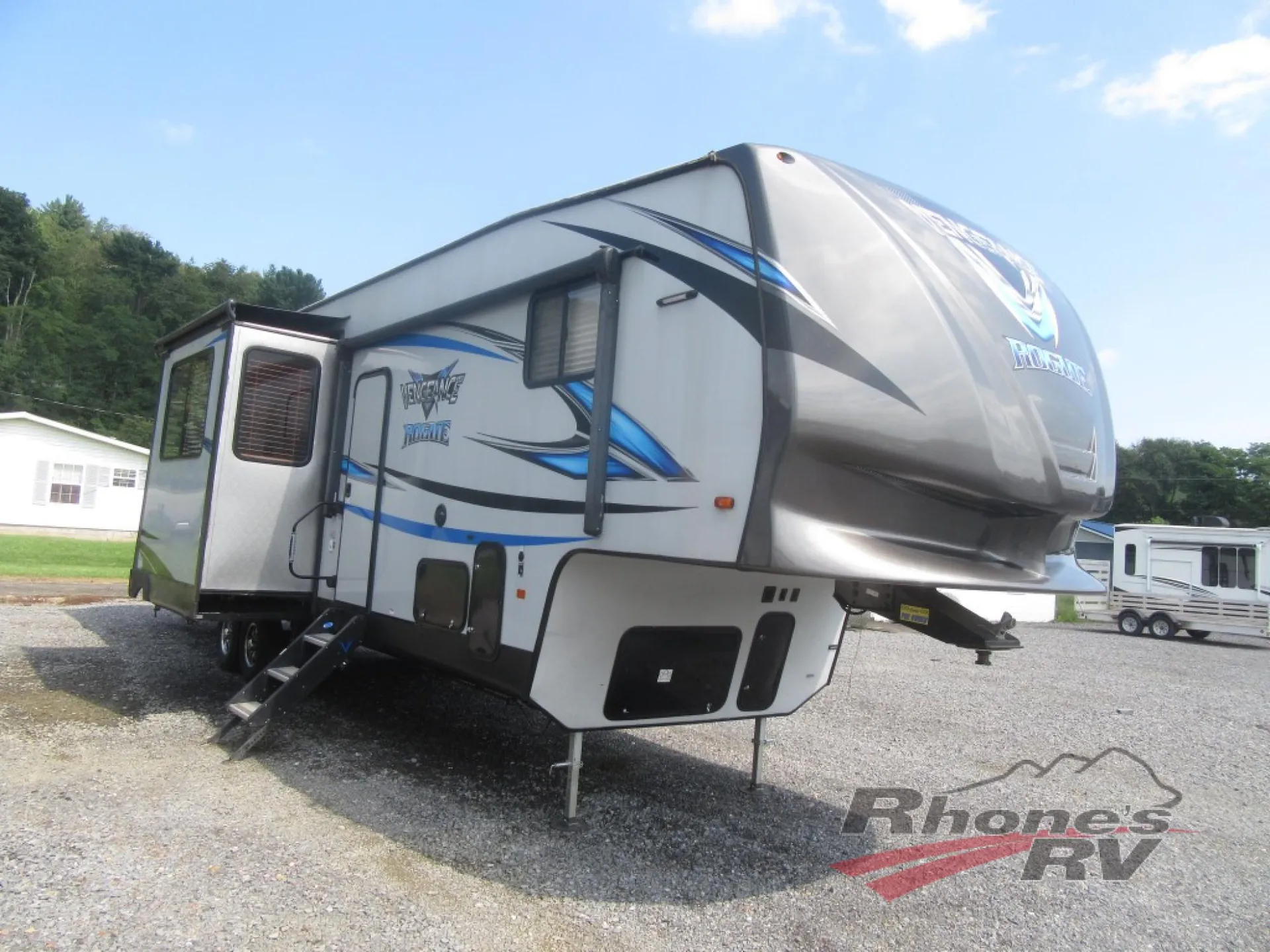 2019 Forest River Vengeance 348A13 - Photo 2