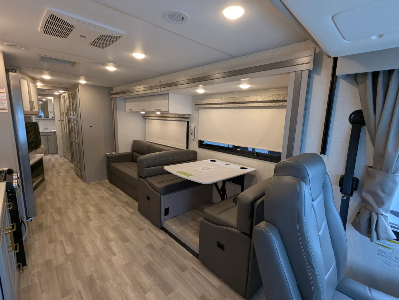 2026 Thor Motor Coach Windsport 35G - Photo 3