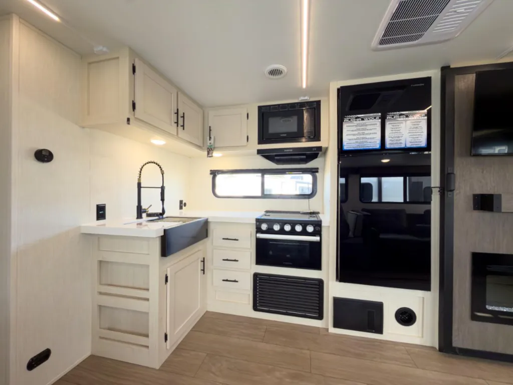 2026 Forest River Cherokee Alpha Wolf 29DCB, Photos photo 33