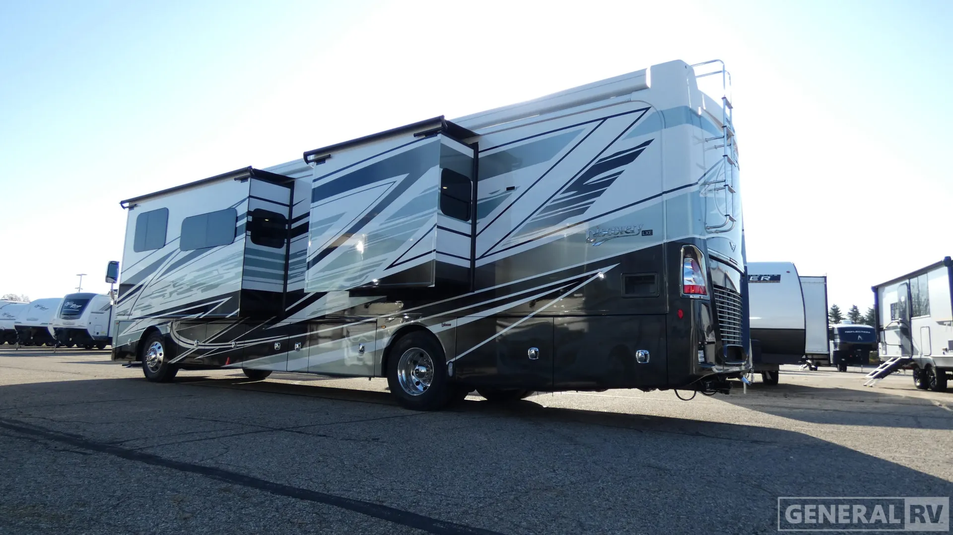 2026 Fleetwood Discovery LXE 40M - Photo 4