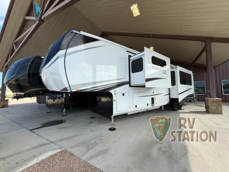 2026 Jayco Pinnacle 38FBRK - Photo 2