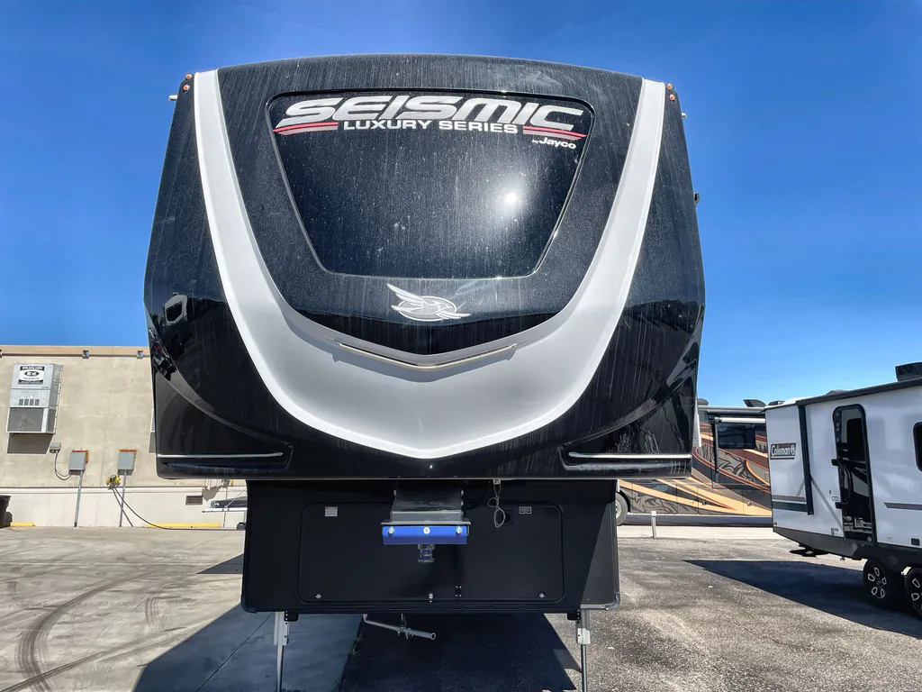 2024 Jayco Seismic Luxury Series 4113, Photos photo 4