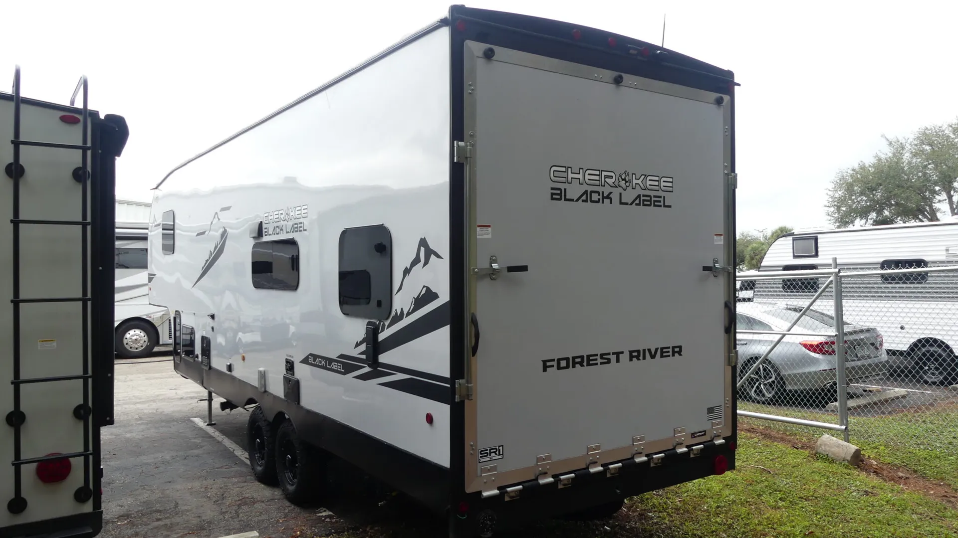 2025 Forest River Cherokee Black Label 256RRBL - Photo 4