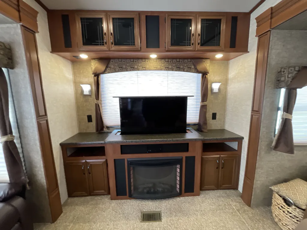 2016 Forest River Sierra 355RE, Photos photo 10