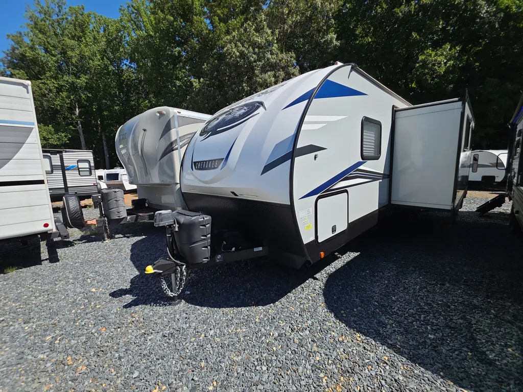 2022 Forest River Cherokee Alpha Wolf 26RB-L, Photos photo 4
