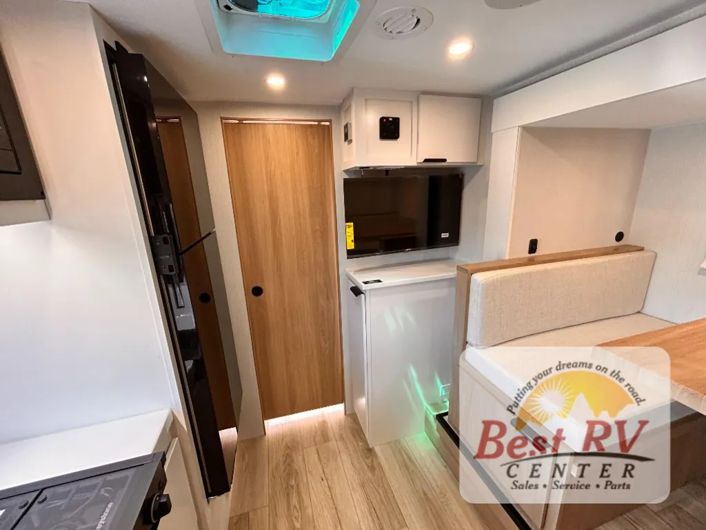 2027 Winnebago Micro Minnie 2108DS, Photos photo 33
