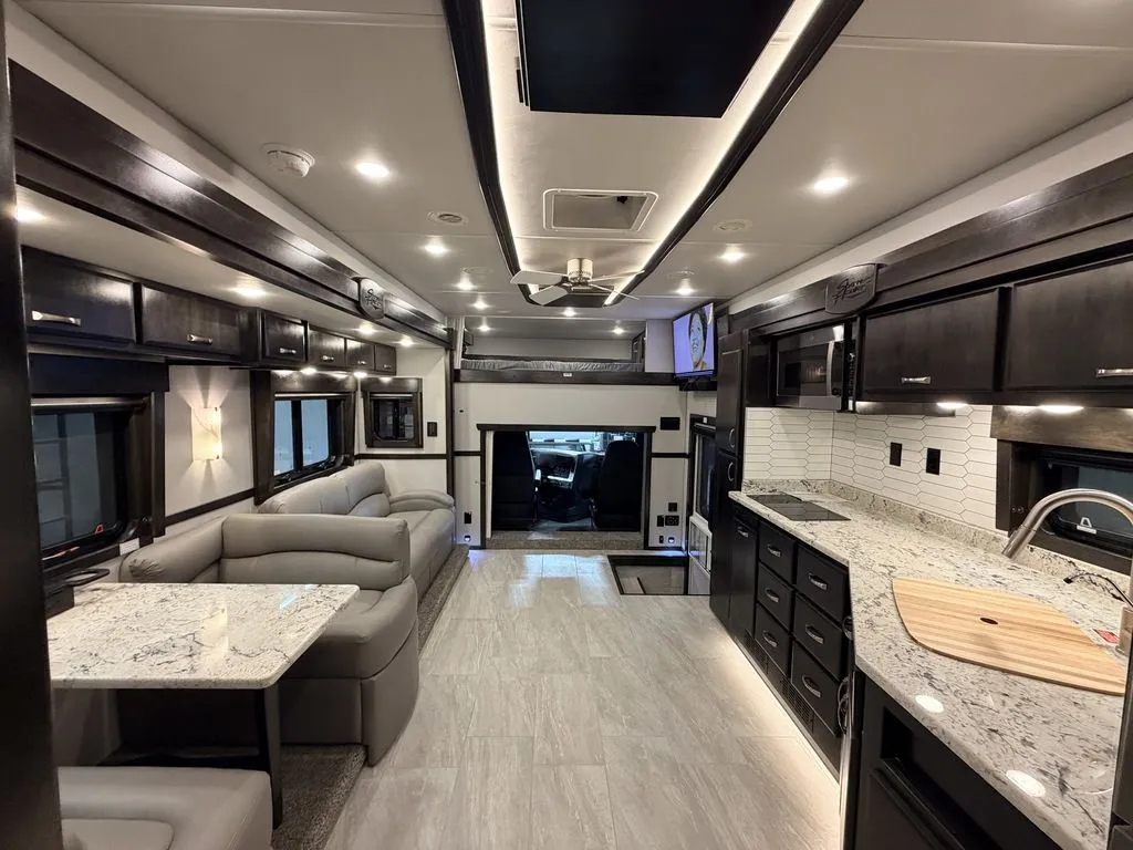 2026 ShowHauler 36KQSSL - Photo 3
