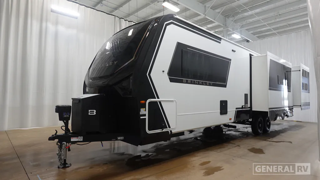 2027 Brinkley Model Z AIR 315, Photos photo 5