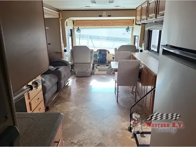 2016 Thor Motor Coach Miramar 34.4 - Photo 2