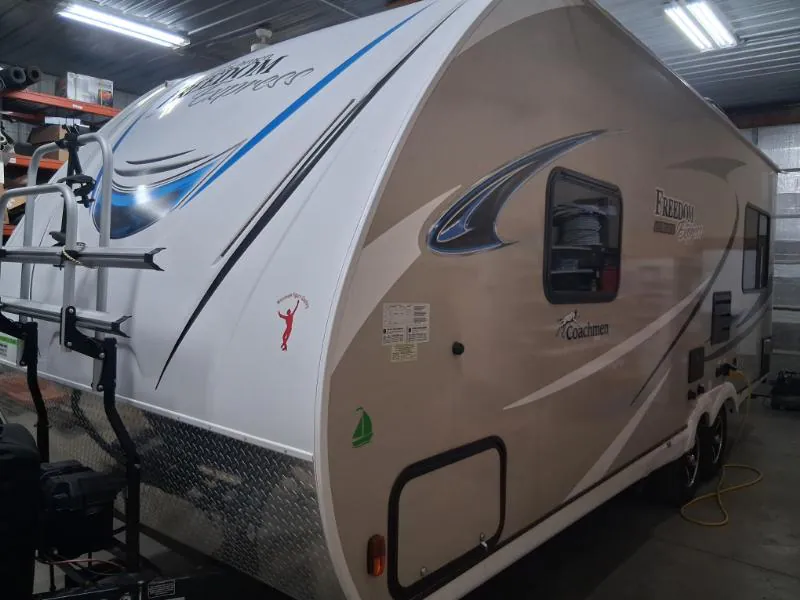 2019 Coachmen Freedom Express Ultra Lite 204 RD - Photo 2