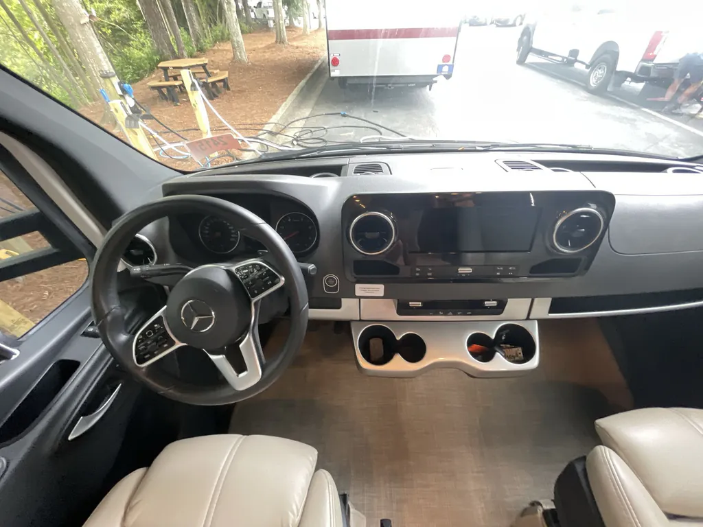 2023 Thor Motor Coach Tiburon 24FB, Photos photo 24