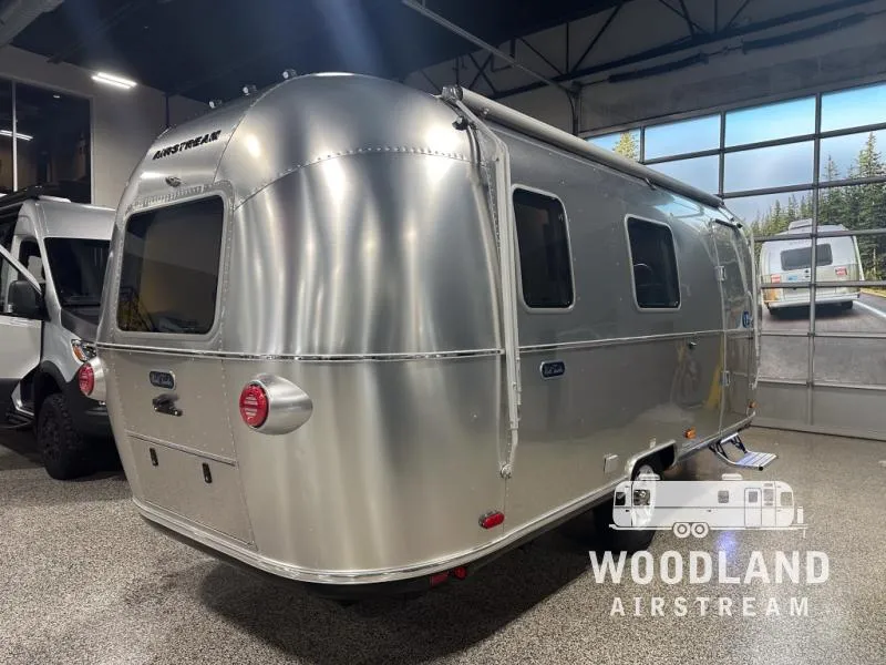 2026 Airstream World Traveler 22RB - Photo 4