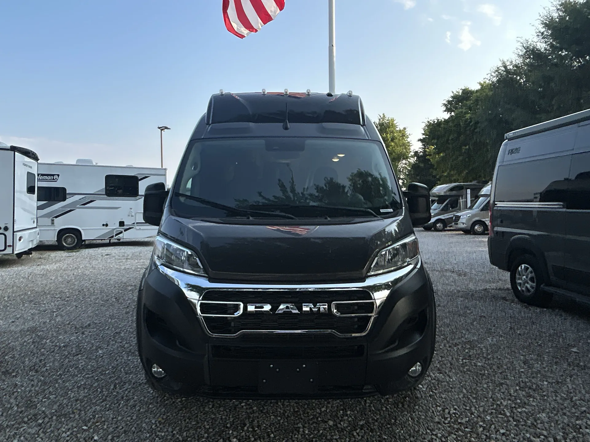 2024 Thor Motor Coach Dazzle 2JB — front