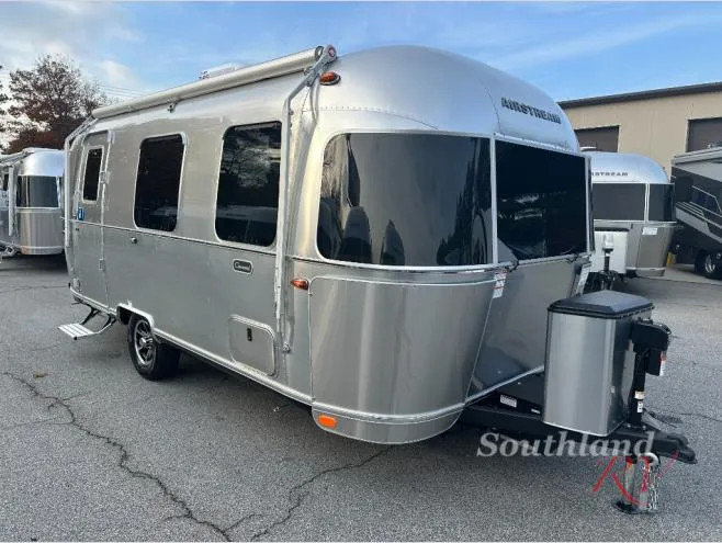 2026 Airstream Caravel 22FB - Photo 2