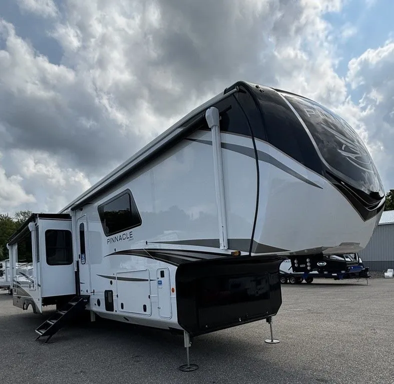2025 Jayco North Point 381CKRE - Photo 3