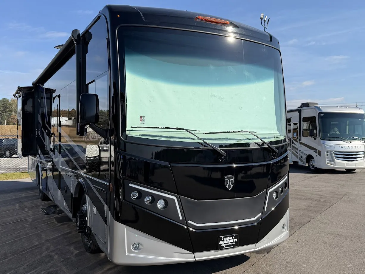 2026 Thor Motor Coach Palazzo GT 33.6 - Photo 2