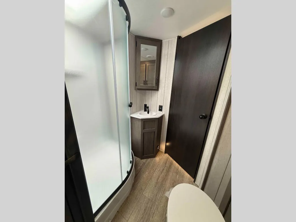 2026 Forest River Cherokee Alpha Wolf 33BH, Photos photo 11
