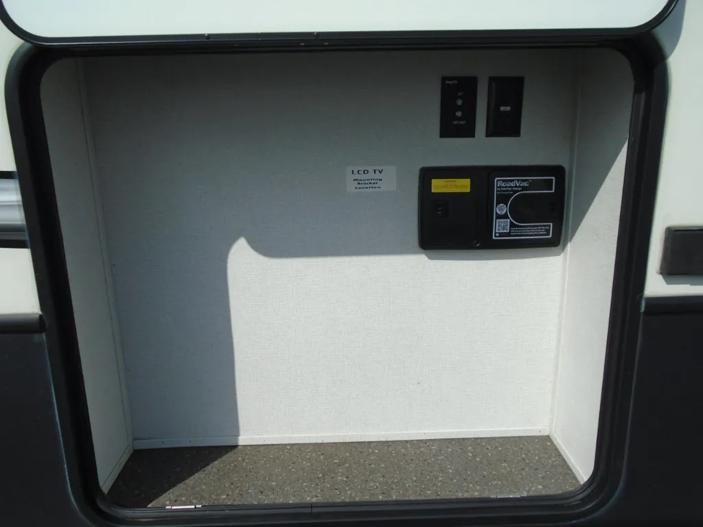 2021 Keystone Montana 3781RL - Photo 4