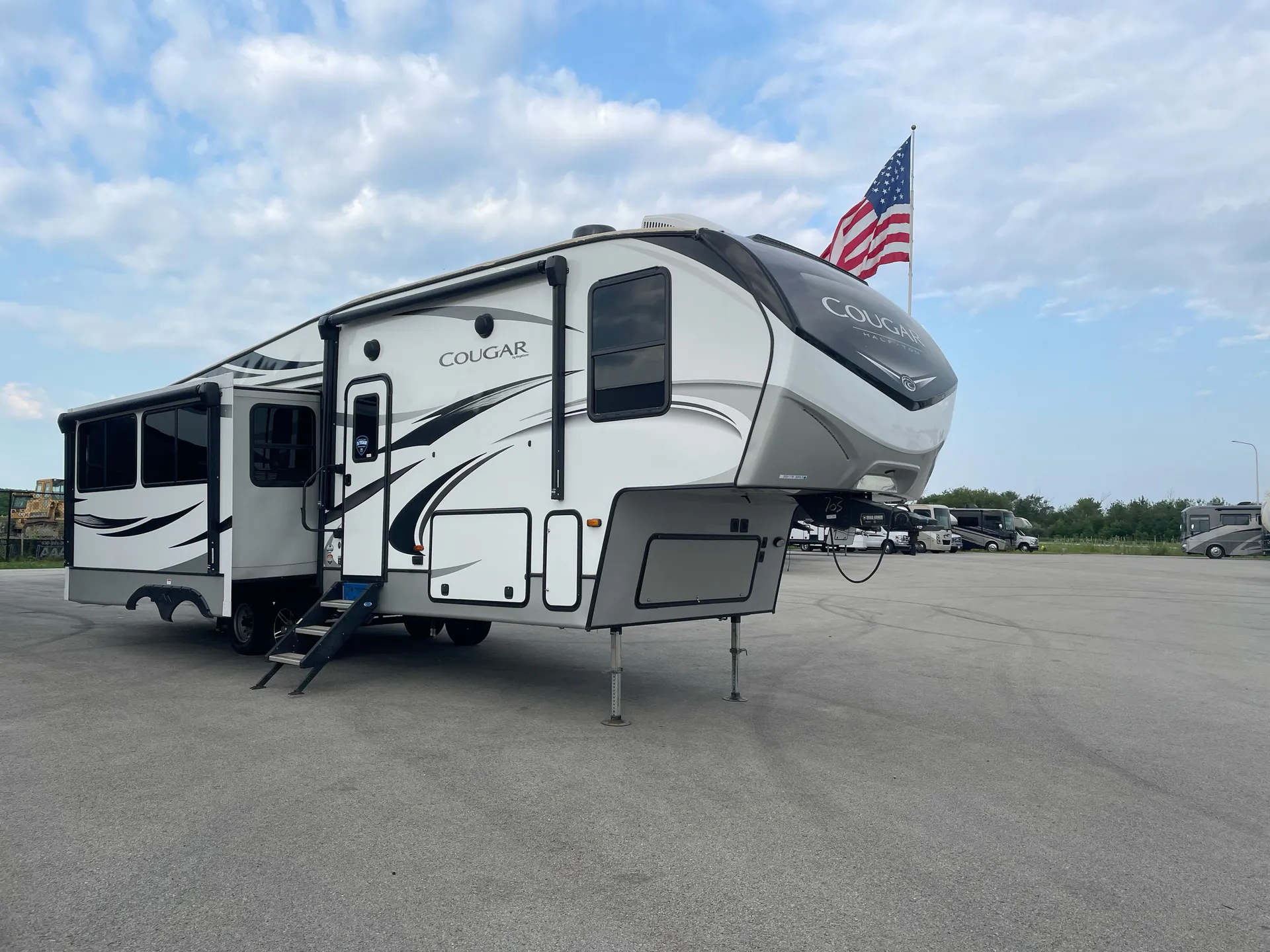 2020 Keystone Cougar Half-Ton 30RLS - Photo 2