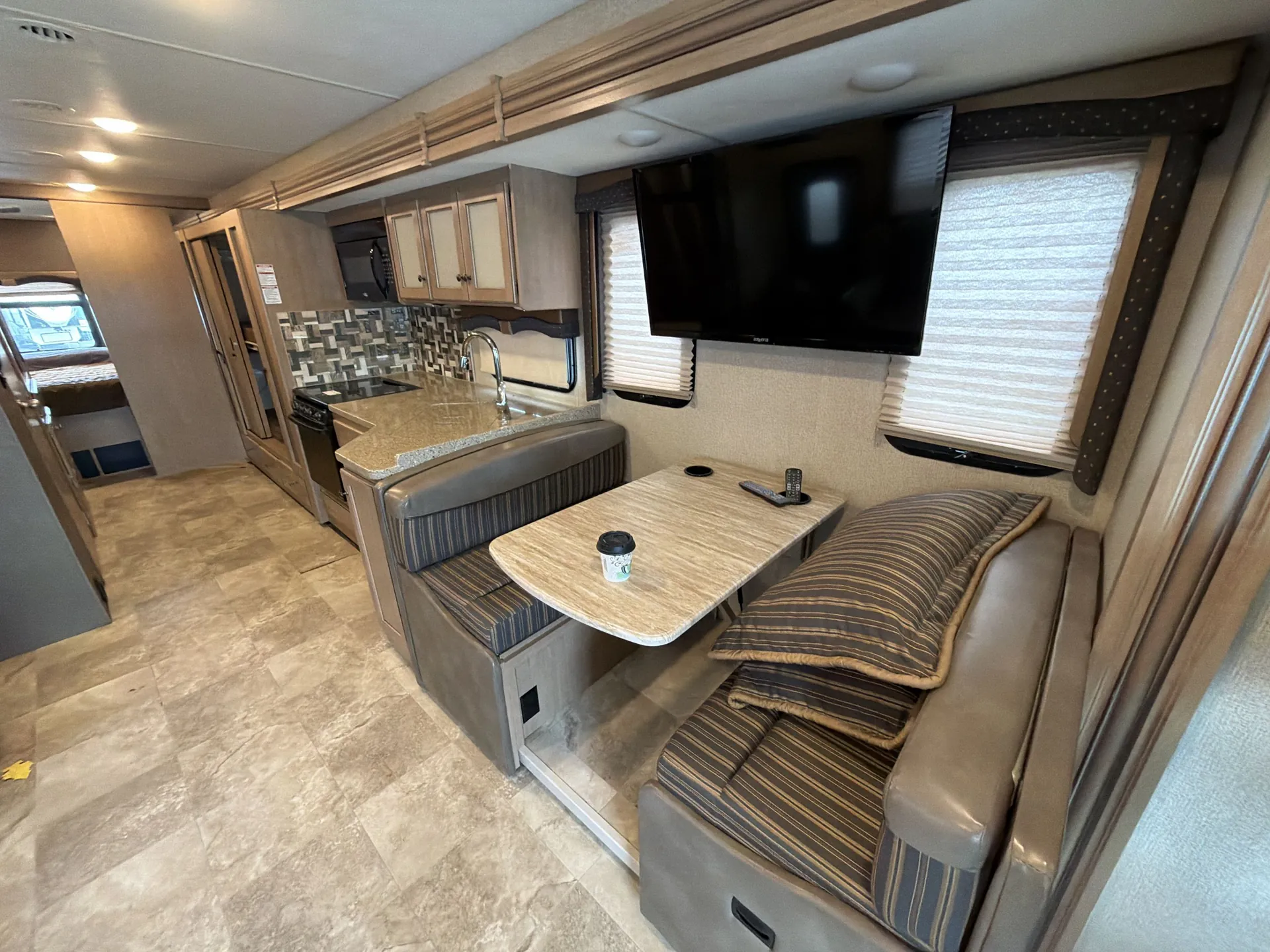 2018 Thor Motor Coach Windsport 34J — living area main