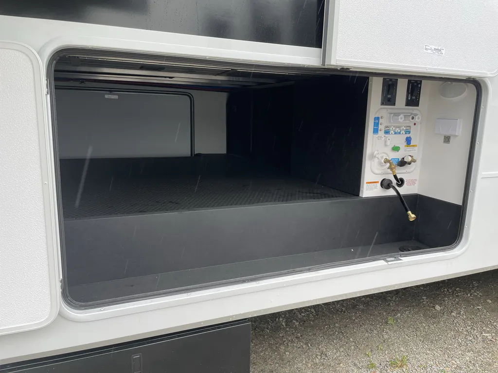 2026 Brinkley Model Z 3600, Photos photo 4