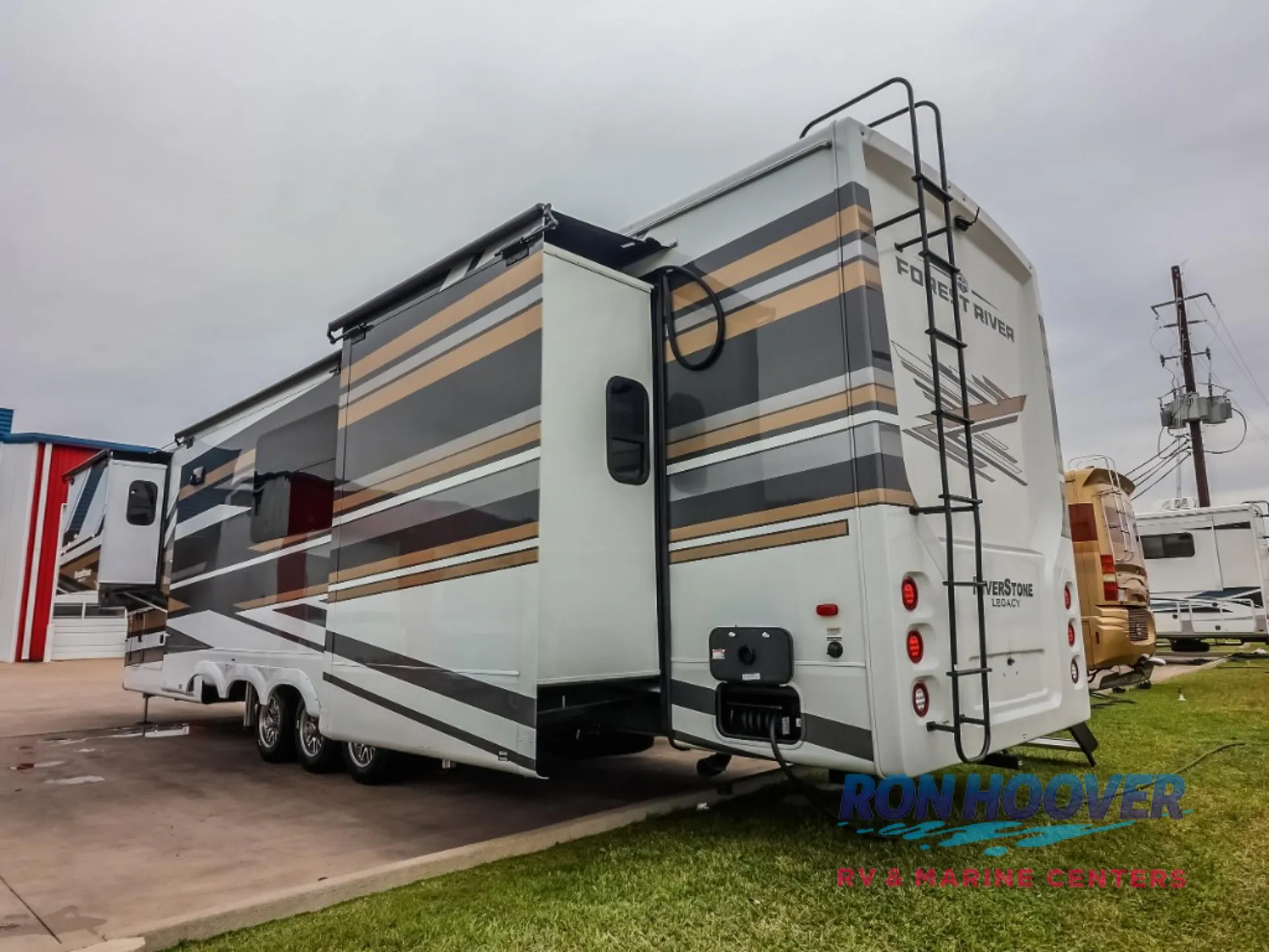 2025 Forest River RiverStone 44DBL — Photo 5