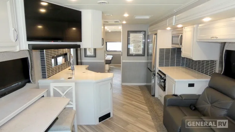 2023 Fleetwood Bounder 35GL - Photo 3