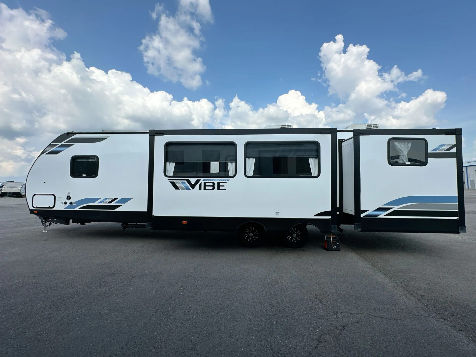 2023 Forest River Vibe 32BH — backside