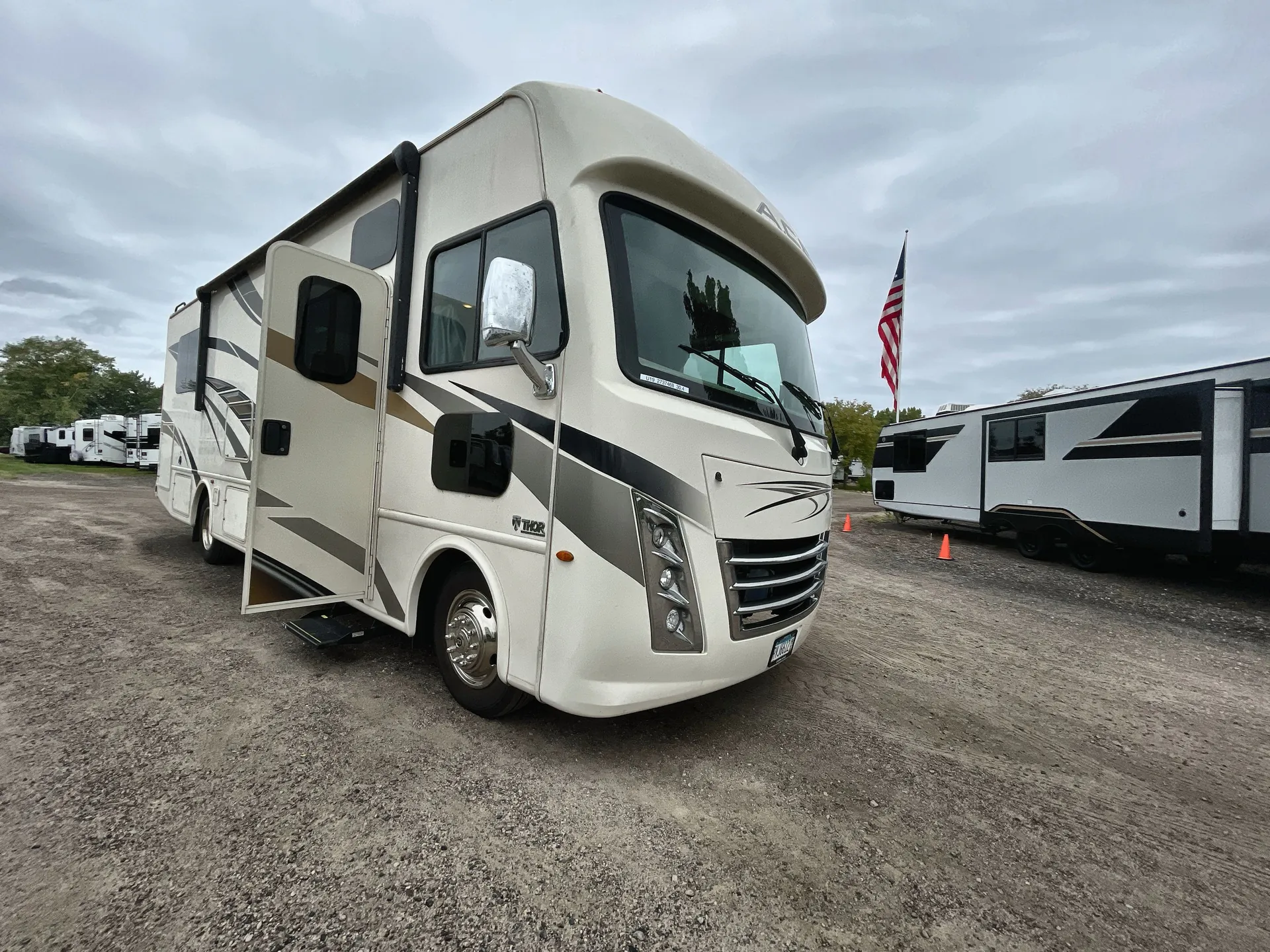 2019 Thor Motor Coach A.C.E 30.4 - Photo 2