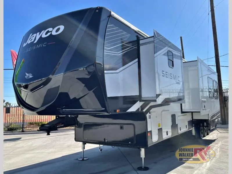 2026 Jayco Seismic 413 - Photo 4