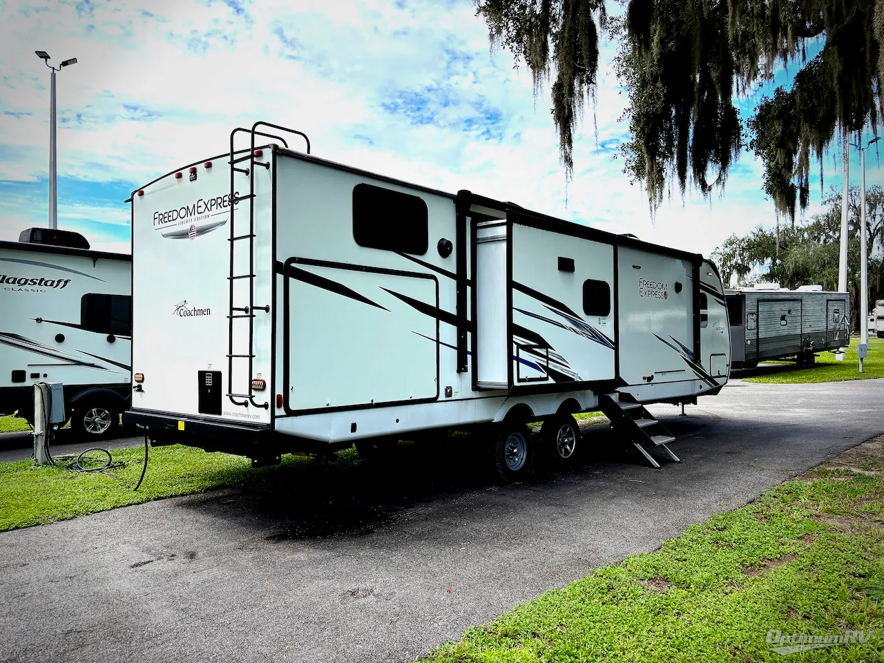 2023 Coachmen Freedom Express Liberty Edition 320BHDSLE - Photo 3