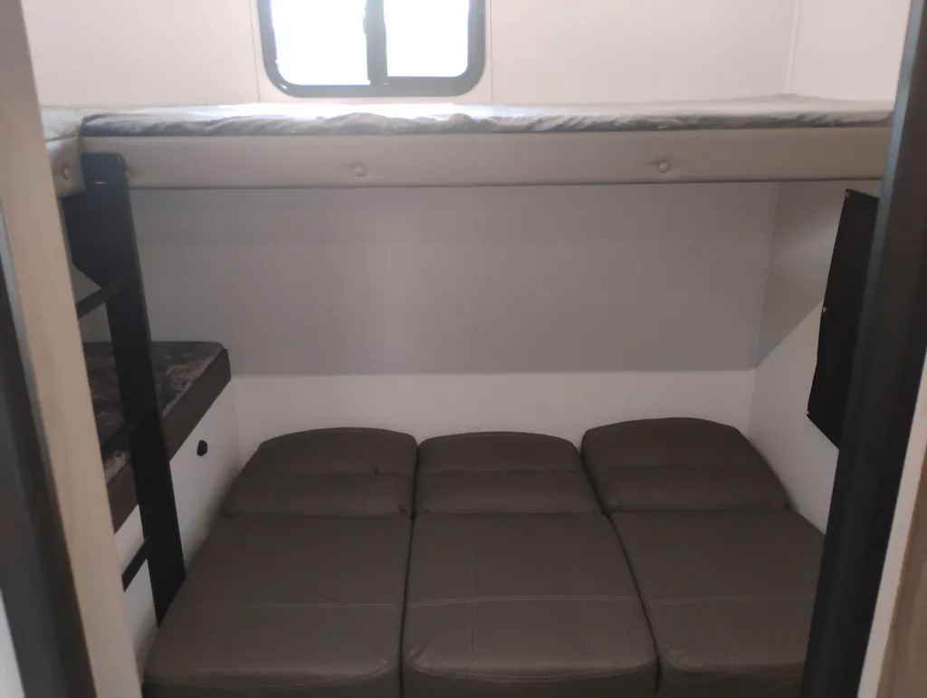 2026 Coachmen Freedom Express Select 30SE, Photos photo 25