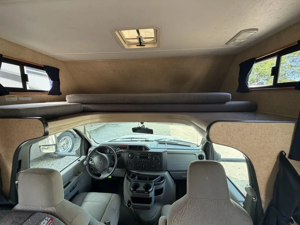 2017 Thor Motor Coach Thor Majestic 24.1 - Photo 3