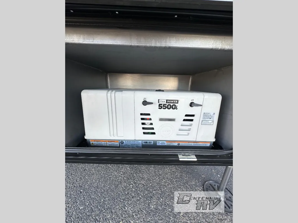 2026 Brinkley Model G 3950, Photos photo 11