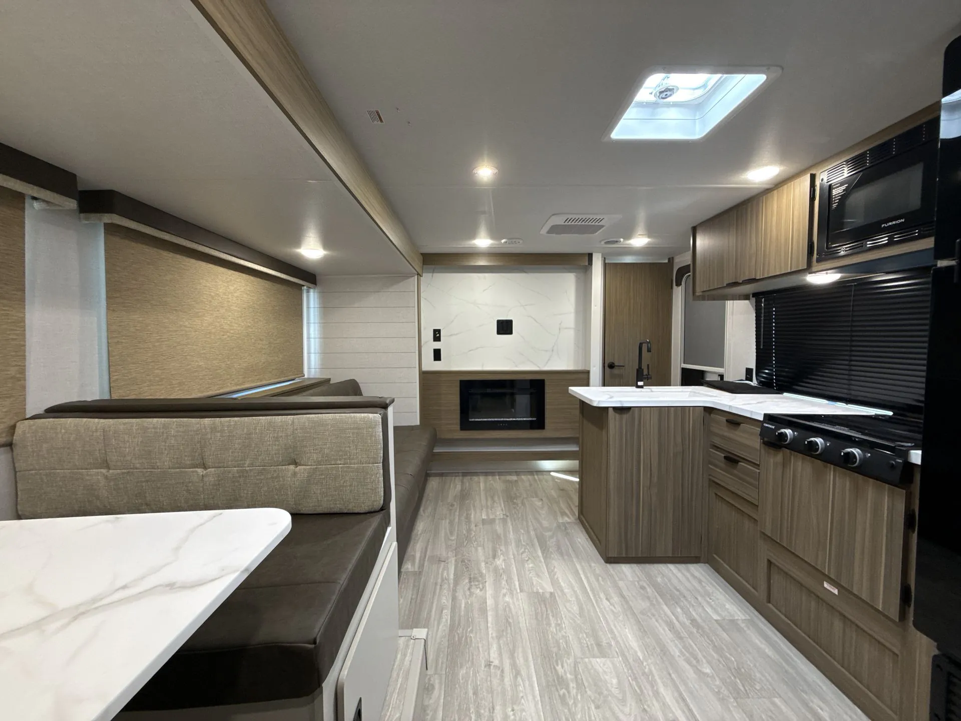 2027 Forest River Wildwood X-Lite 273QBXL — Photo 5